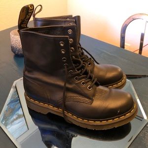 Dr. Marten’s Classic Women’s Combat Boot